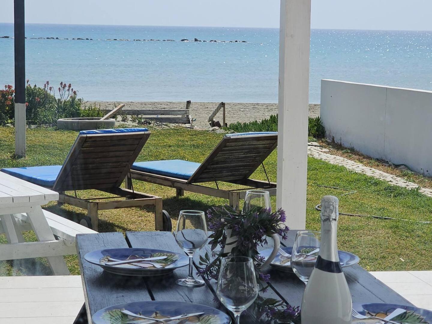 לרנקה Ammos Beachfront Villa Paradise מראה חיצוני תמונה