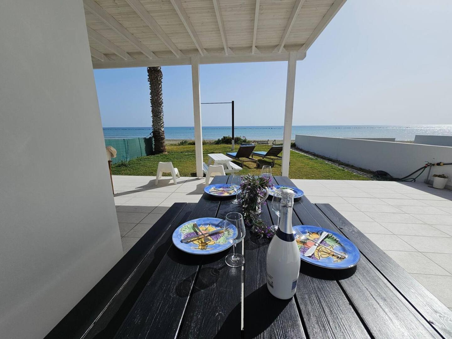 לרנקה Ammos Beachfront Villa Paradise מראה חיצוני תמונה