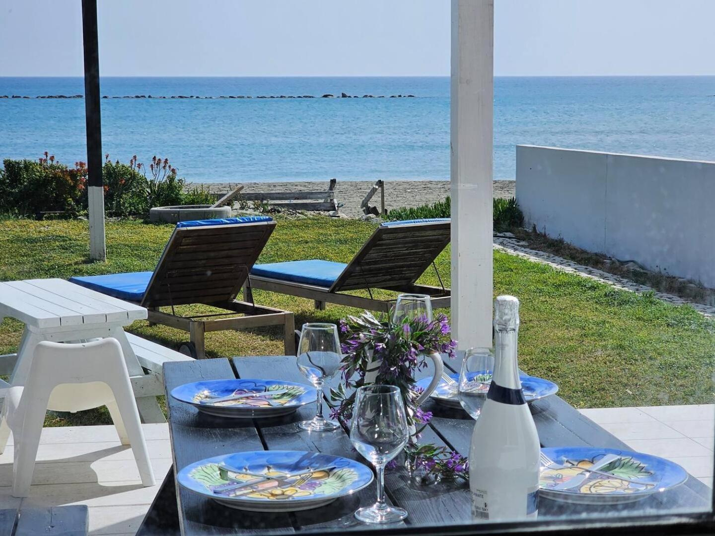 לרנקה Ammos Beachfront Villa Paradise מראה חיצוני תמונה